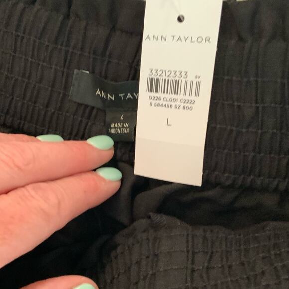 Ann Taylor The Flowy Pull On Mid Short in Line - Picture 2 of 5